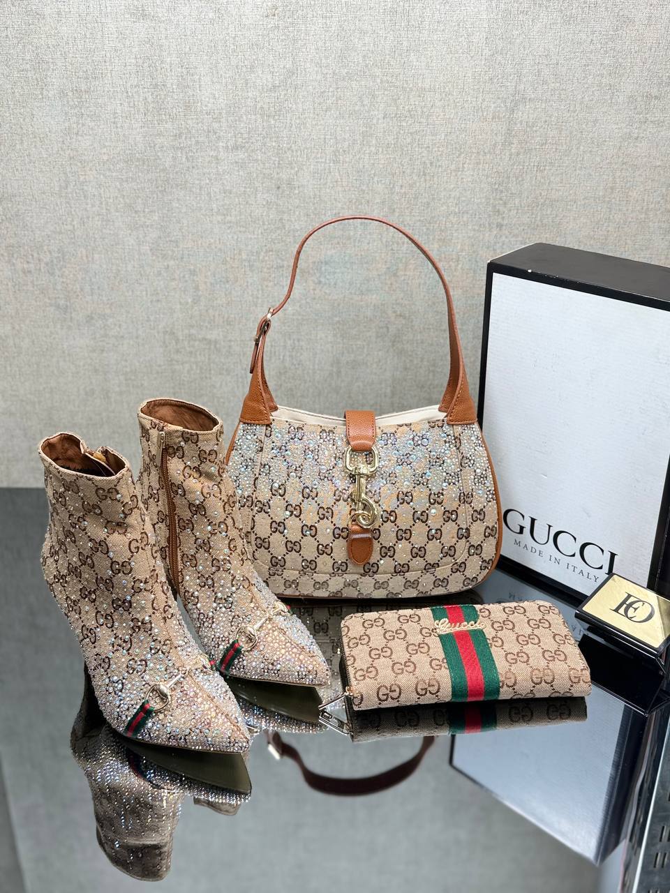 ΓΥΝΑΙΚΕΙΟ ΣΕΤ ΠΑΠΟΥΤΣΙΩΝ & ΤΣΑΝΤΑΣ GUCCI