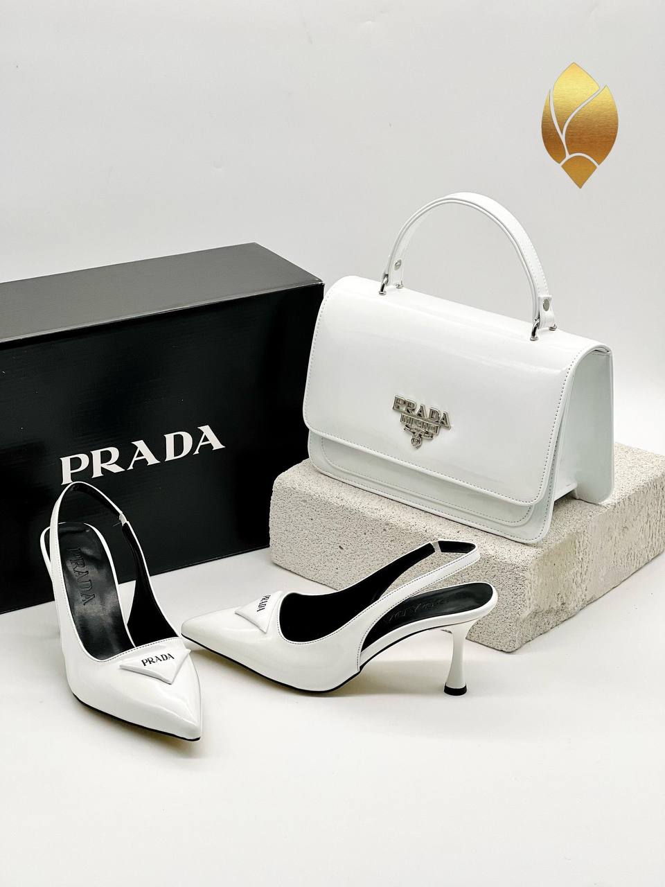 ΓΥΝΑΙΚΕΙΟ ΣΕΤ ΠΑΠΟΥΤΣΙΩΝ & ΤΣΑΝΤΑΣ PRADA