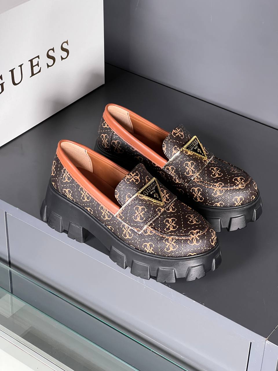 ΓΥΝΑΙΚΕΙΑ ΠΑΠΟΥΤΣΙΑ GUESS