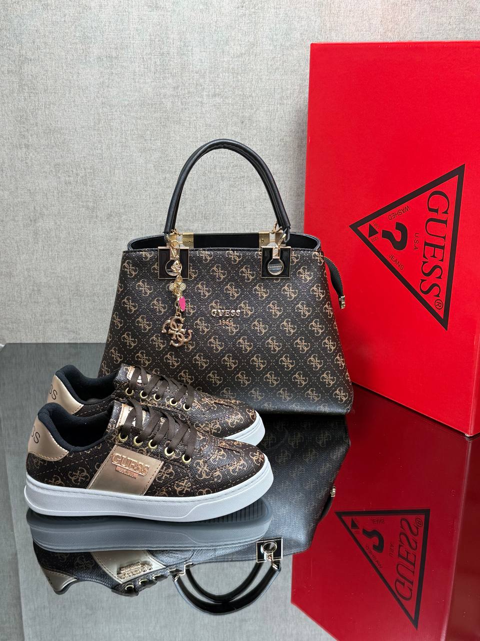 ΓΥΝΑΙΚΕΙΟ ΣΕΤ GUESS