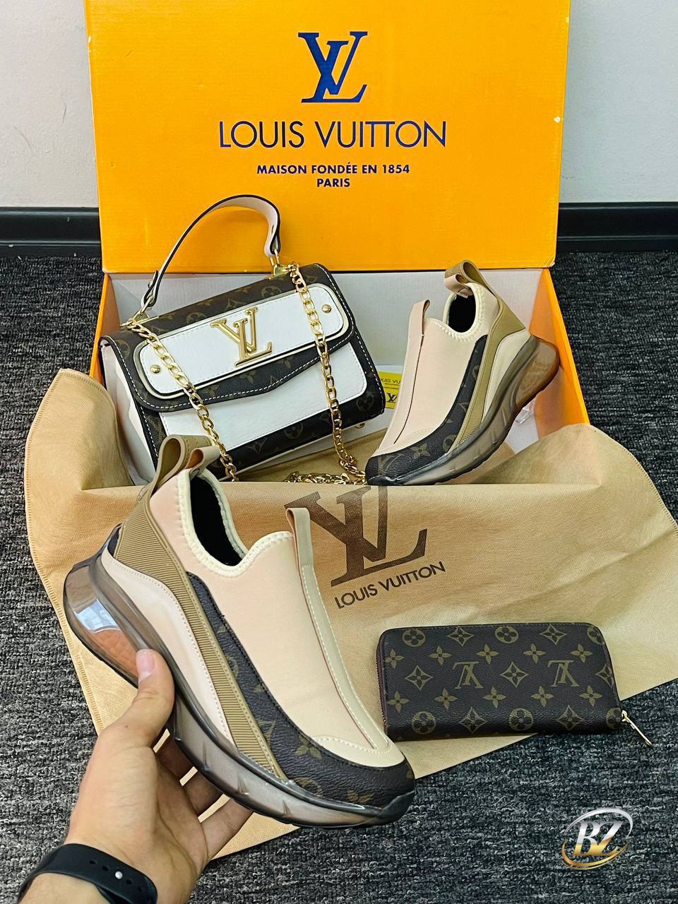 ΓΥΝΑΙΚΕΙΟ ΣΕΤ LOUIS VUITTON