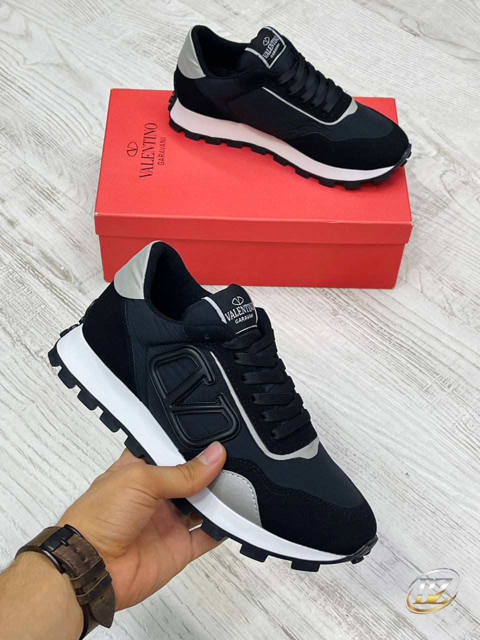 ΑΝΔΡΙΚΑ ΠΑΠΟΥΤΣΙΑ VALENTINO