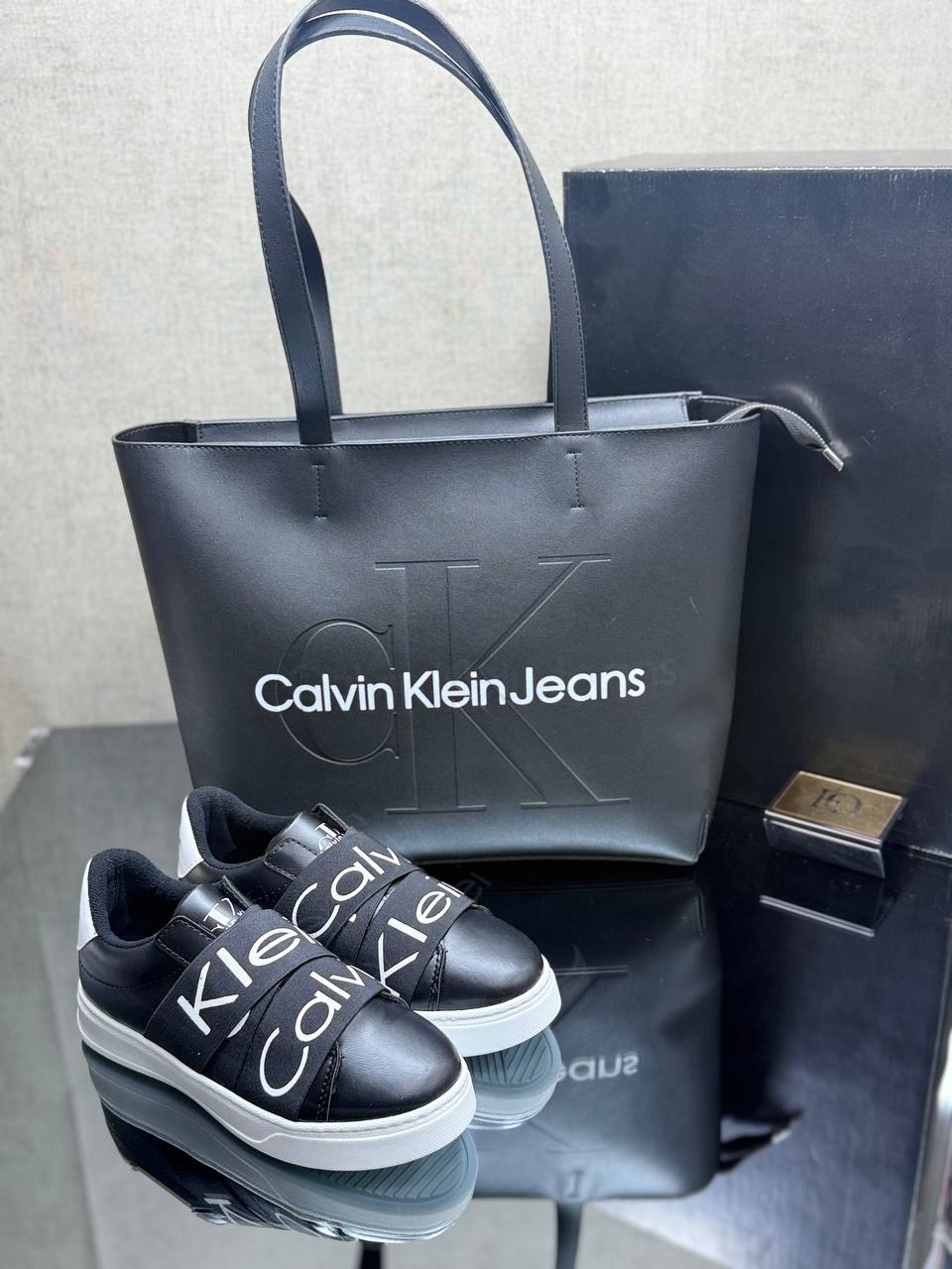 ΓΥΝΑΙΚΕΙΟ ΣΕΤ CALVIN KLEIN