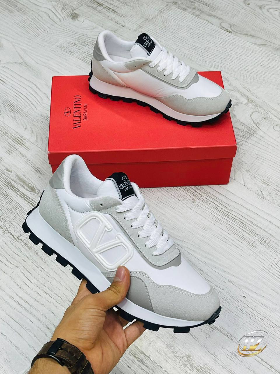 ΑΝΔΡΙΚΑ ΠΑΠΟΥΤΣΙΑ VALENTINO